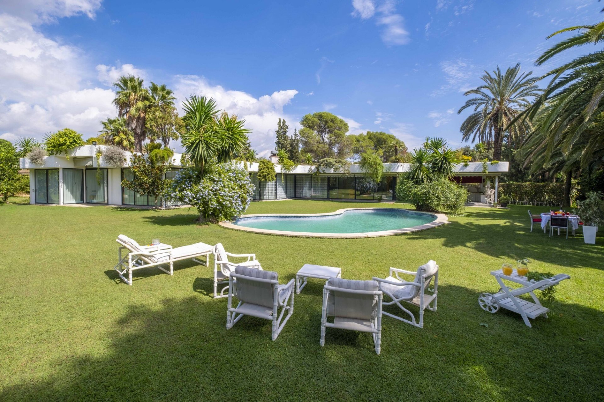 House in Barcelona, Spain 4 bedrooms, 810 sq.m. No. 73155