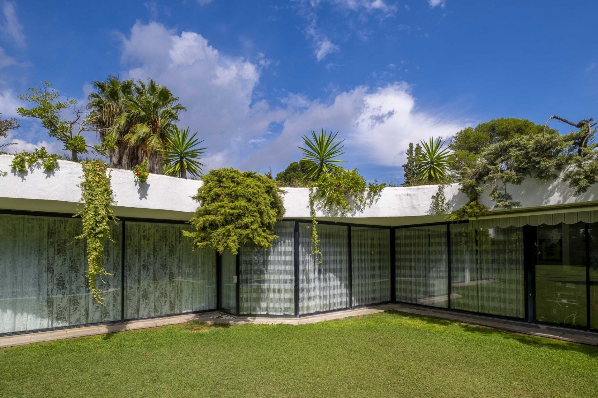 House in Barcelona, Spain 4 bedrooms, 810 sq.m. No. 73155