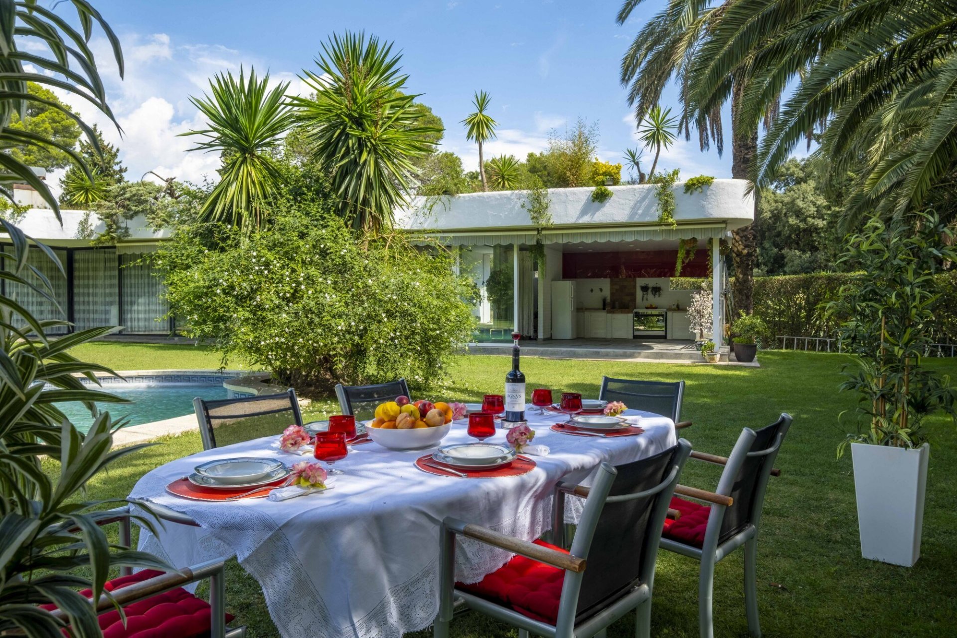 House in Barcelona, Spain 4 bedrooms, 810 sq.m. No. 73155
