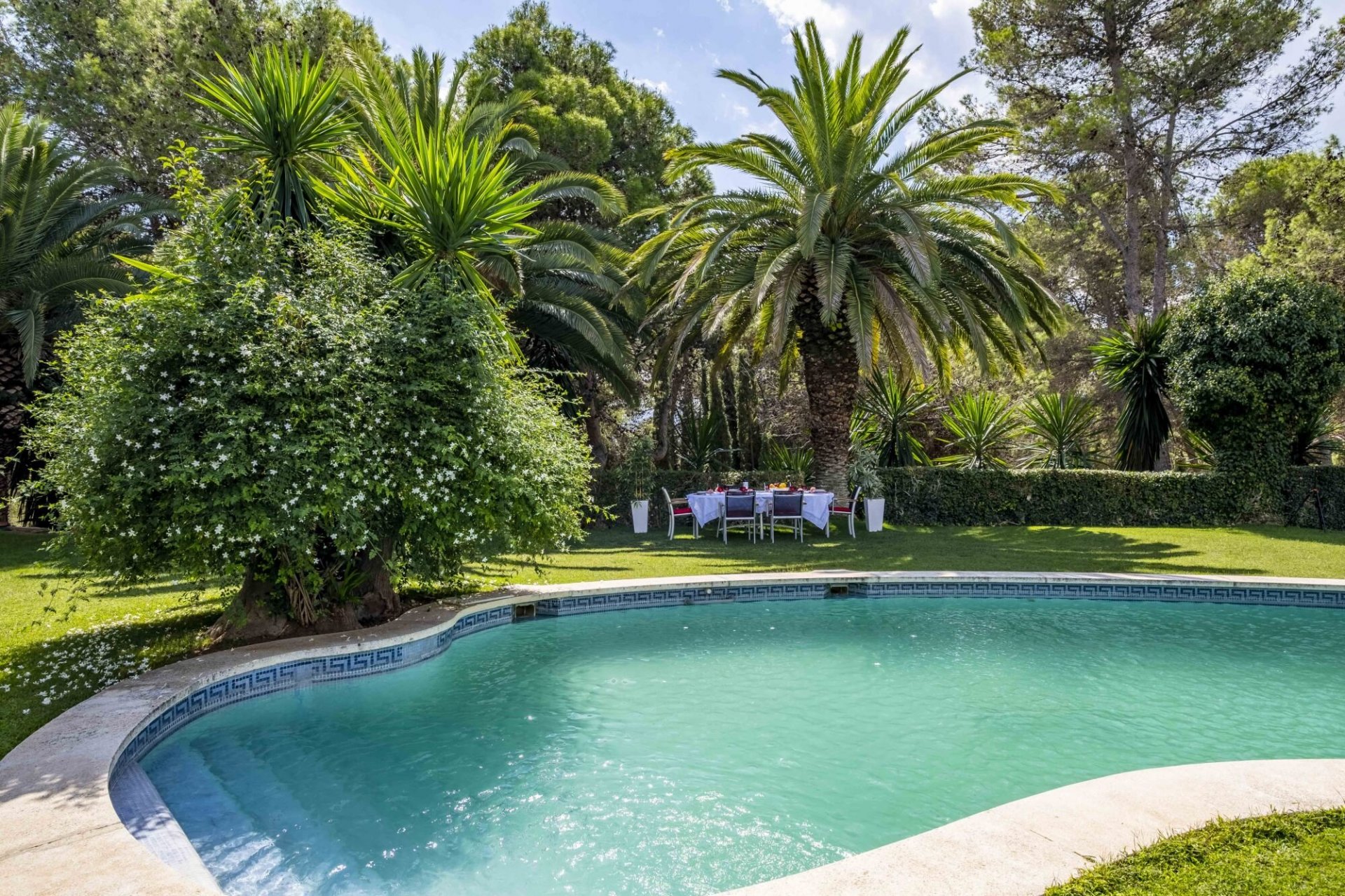 House in Barcelona, Spain 4 bedrooms, 810 sq.m. No. 73155