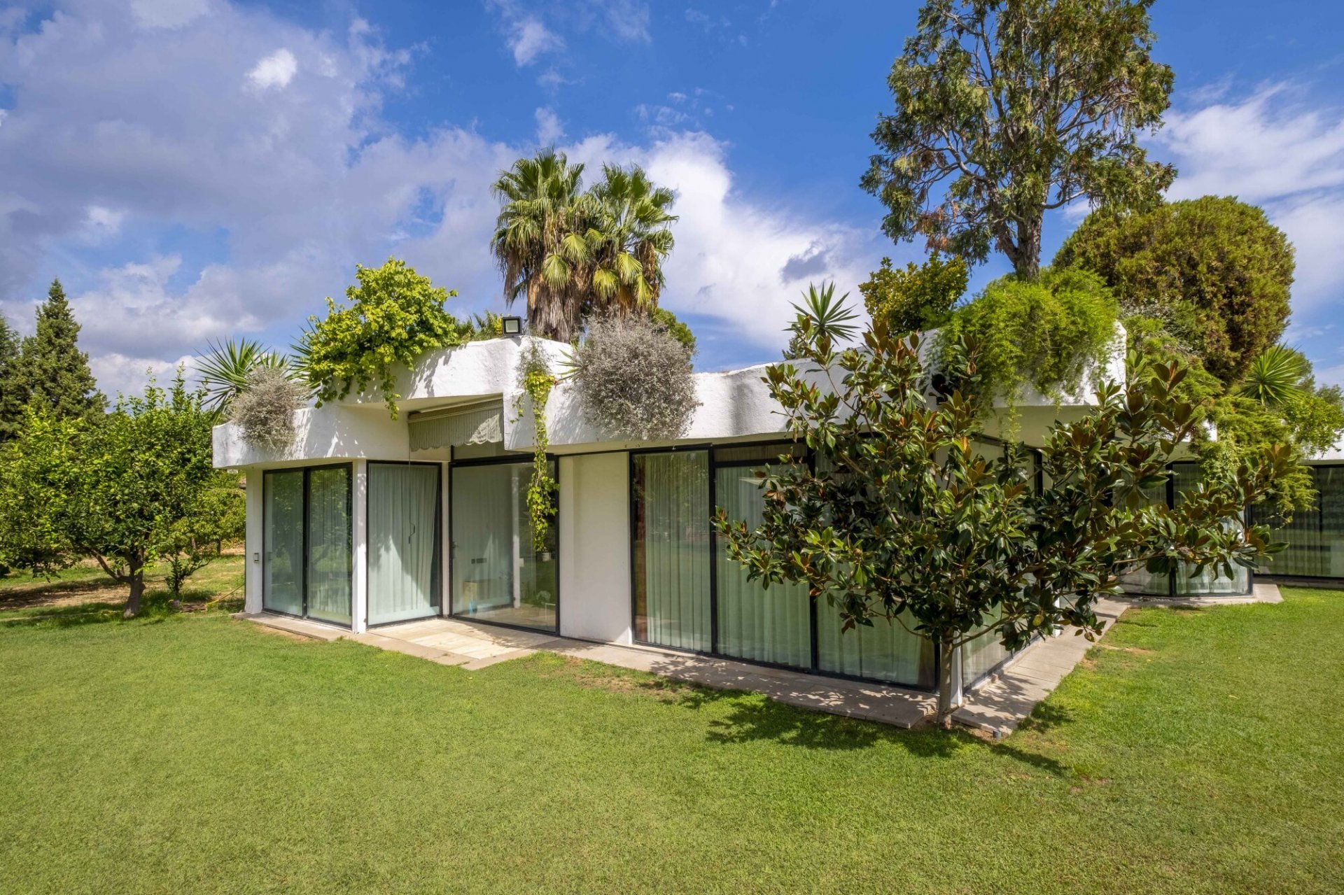 House in Barcelona, Spain 4 bedrooms, 810 sq.m. No. 73155