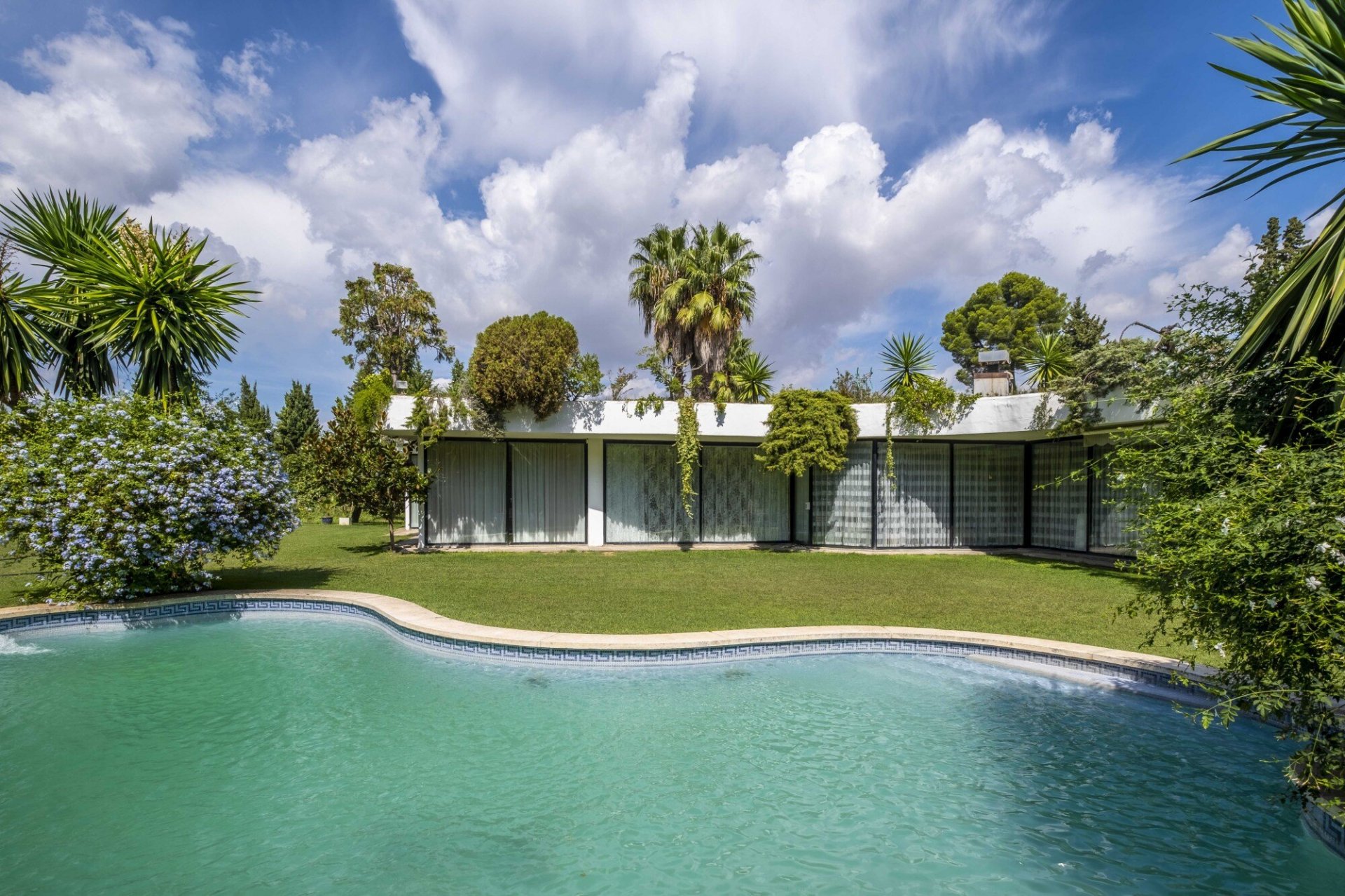 House in Barcelona, Spain 4 bedrooms, 810 sq.m. No. 73155