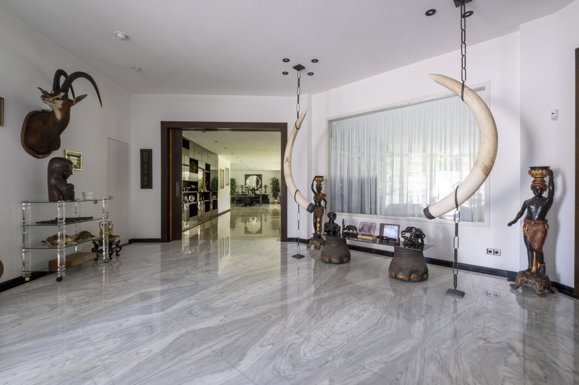House in Barcelona, Spain 4 bedrooms, 810 sq.m. No. 73155