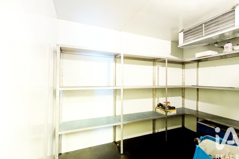Propiedad comercial en alquiler en Barcelona, España 65 m2 No. 188512 - foto 6