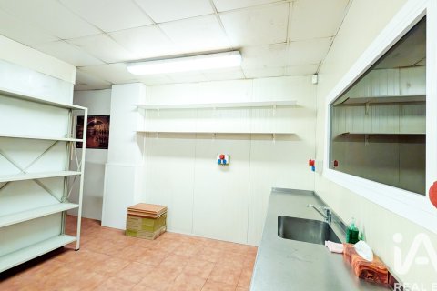 Propiedad comercial en alquiler en Barcelona, España 65 m2 No. 188512 - foto 9