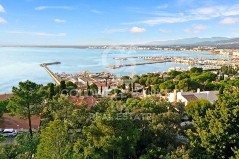 Villa in Roses, Girona, Spain 4 bedrooms, 220 sq.m. No. 159595