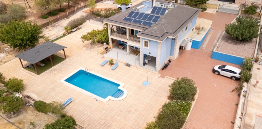 Villa en Alicante, España 5 dormitorios, 381 m2 No. 137943