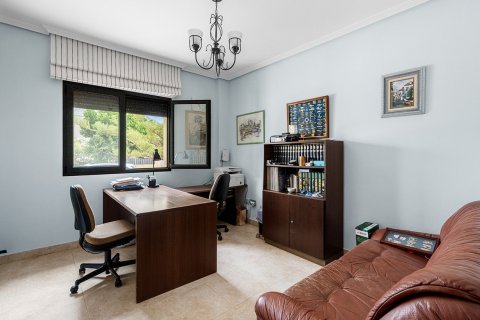 Villa en venta en Alicante, España 5 dormitorios, 381 m2 No. 137943 - foto 14