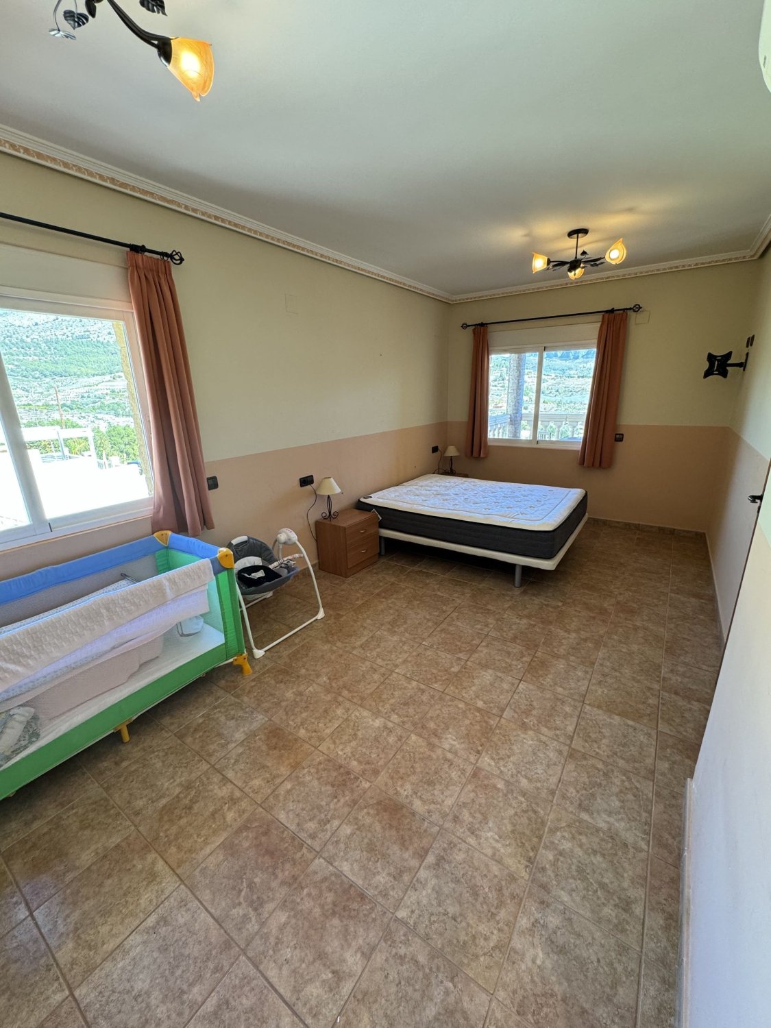 Talo Callosa D'en Sarria, Alicante, Espanja 4 makuuhuonetta, 239 m2 No. 95461