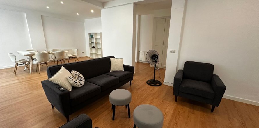 Apartment in Valencia, Spain 2 bedrooms, 190 sq.m. No. 143738