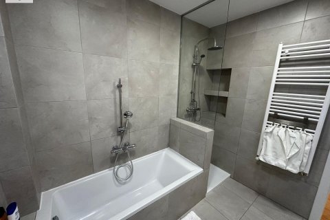 Apartment for rent in Valencia, Spain 2 bedrooms, 190 sq.m. No. 143738 - photo 17