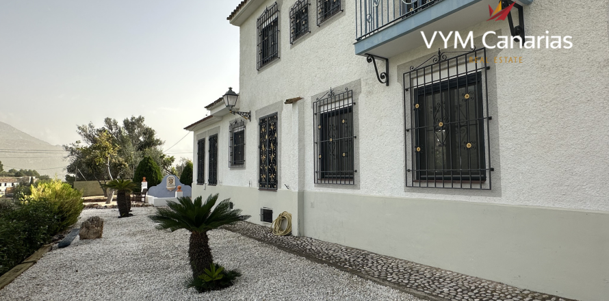 Villa in Guadalest, Alicante, Spanien 3 Schlafzimmer, 255 m2 Nr. 143733