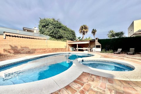 Villa en venta en Torrevieja, Alicante, España 4 dormitorios, 291 m2 No. 144661 - foto 7
