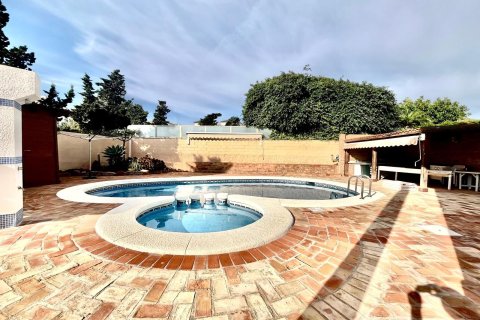 Villa en venta en Torrevieja, Alicante, España 4 dormitorios, 291 m2 No. 144661 - foto 6