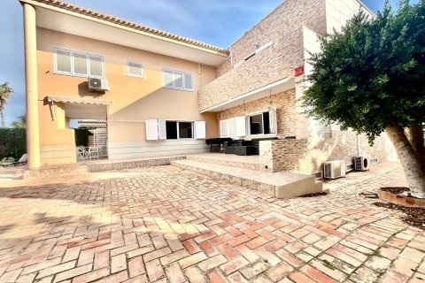 Villa en venta en Torrevieja, Alicante, España 4 dormitorios, 291 m2 No. 144661 - foto 2
