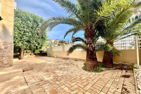 Villa en venta en Torrevieja, Alicante, España 4 dormitorios, 291 m2 No. 144661 - foto 13