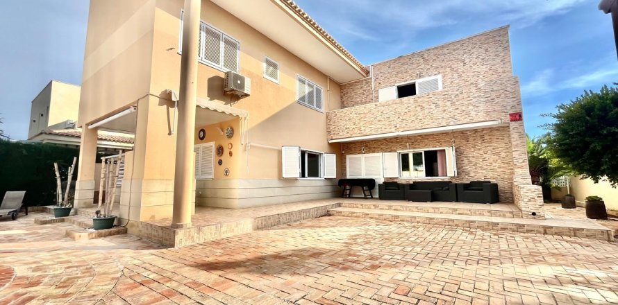 Villa en Torrevieja, Alicante, España 4 dormitorios, 291 m2 No. 144661