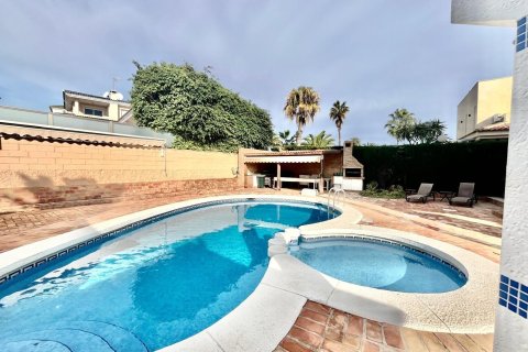 Villa en venta en Torrevieja, Alicante, España 4 dormitorios, 291 m2 No. 144661 - foto 5