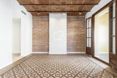 Apartment à vendre à Barcelona, Espagne, 3 chambres, 126 m2 No. 168318 - photo 2