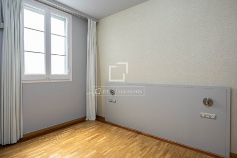 Apartment à vendre à Barcelona, Espagne, 5 chambres, 217 m2 No. 168319 - photo 17