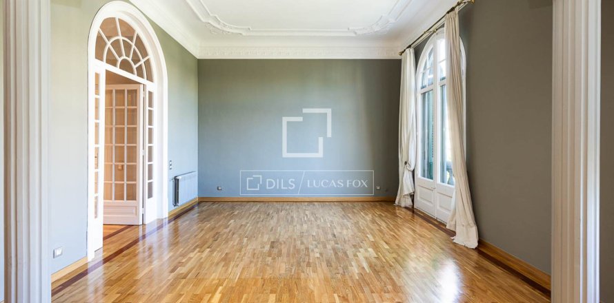 Apartment in Barcelona, Spain 5 bedrooms, 217 sq.m. No. 168319