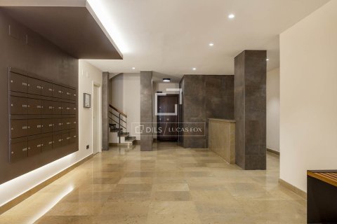 Продажа квартиры в Барселона, Испания 4 спальни, 88м2 №168324 - фото 19