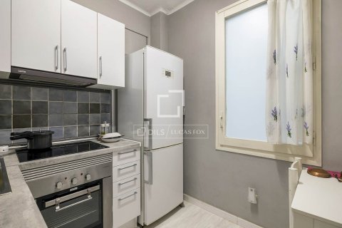 Продажа квартиры в Барселона, Испания 4 спальни, 88м2 №168324 - фото 13