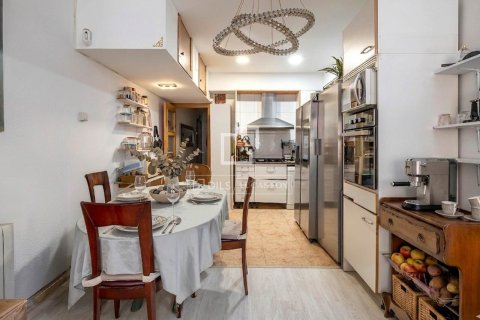 Продажа квартиры в Барселона, Испания 4 спальни, 88м2 №168324 - фото 2