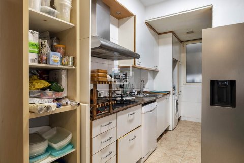 Продажа квартиры в Барселона, Испания 4 спальни, 88м2 №168324 - фото 6