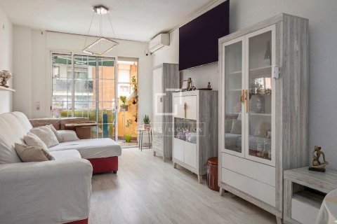 Продажа квартиры в Барселона, Испания 4 спальни, 88м2 №168324 - фото 4