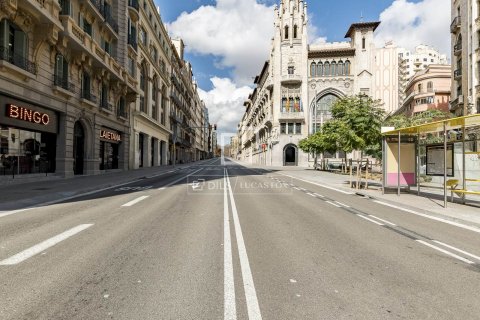 Apartment for sale in Barcelona, Spain 2 bedrooms, 77 sq.m. No. 168323 - photo 16