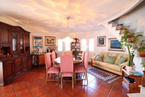 Apartment for sale in El Chaparral, Alicante, Spain 5 bedrooms, 380 sq.m. No. 165363 - photo 11