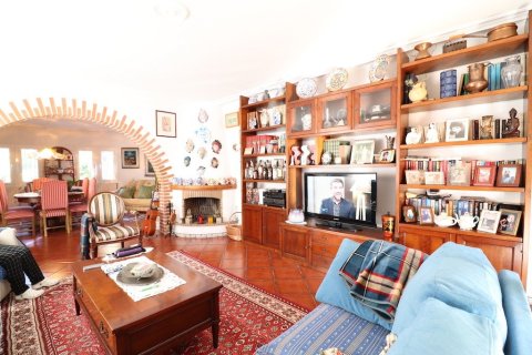 Apartment for sale in El Chaparral, Alicante, Spain 5 bedrooms, 380 sq.m. No. 165363 - photo 9