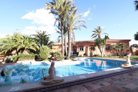 Apartment in El Chaparral, Alicante, Spain 5 bedrooms, 380 sq.m. No. 165363