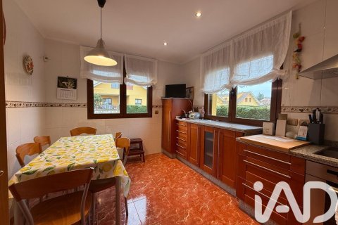 Продажа дома в Сантовения-де-ла-Вальдонсина, Леон, Испания 4 спальни, 294м2 №152611 - фото 10