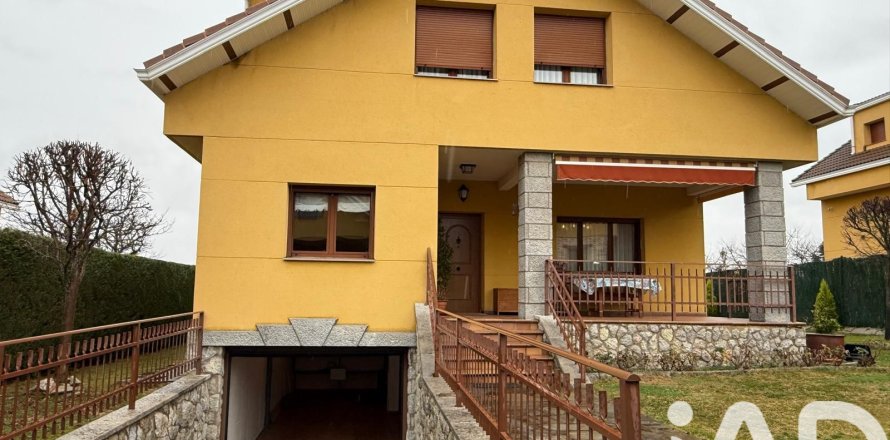 Дом в Сантовения-де-ла-Вальдонсина, Леон, Испания 4 спальни, 294м2 №152611