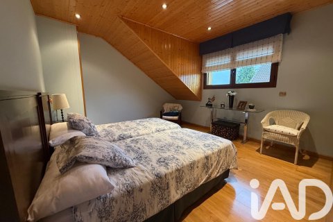 Продажа дома в Сантовения-де-ла-Вальдонсина, Леон, Испания 4 спальни, 294м2 №152611 - фото 29