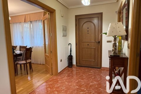 Продажа дома в Сантовения-де-ла-Вальдонсина, Леон, Испания 4 спальни, 294м2 №152611 - фото 9