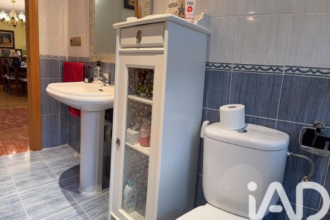 Продажа дома в Сантовения-де-ла-Вальдонсина, Леон, Испания 4 спальни, 294м2 №152611 - фото 15