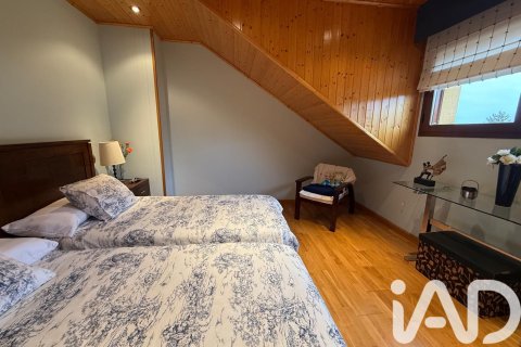 Продажа дома в Сантовения-де-ла-Вальдонсина, Леон, Испания 4 спальни, 294м2 №152611 - фото 17