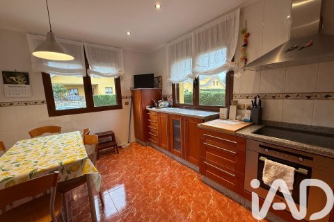 Продажа дома в Сантовения-де-ла-Вальдонсина, Леон, Испания 4 спальни, 294м2 №152611 - фото 13