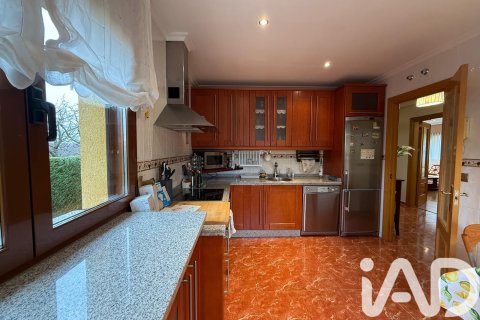 Продажа дома в Сантовения-де-ла-Вальдонсина, Леон, Испания 4 спальни, 294м2 №152611 - фото 28