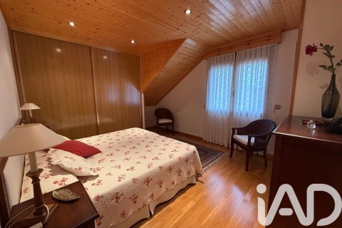 Продажа дома в Сантовения-де-ла-Вальдонсина, Леон, Испания 4 спальни, 294м2 №152611 - фото 19