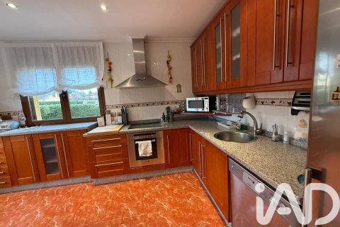 Продажа дома в Сантовения-де-ла-Вальдонсина, Леон, Испания 4 спальни, 294м2 №152611 - фото 14