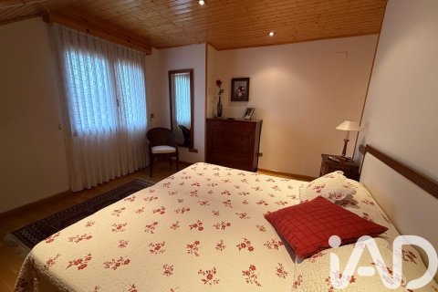 Продажа дома в Сантовения-де-ла-Вальдонсина, Леон, Испания 4 спальни, 294м2 №152611 - фото 30