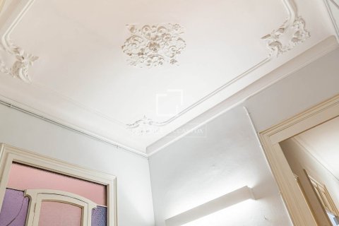 Apartment for sale in Barcelona, Spain 6 bedrooms, 179 sq.m. No. 192622 - photo 9