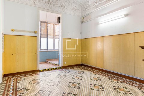 Apartment for sale in Barcelona, Spain 6 bedrooms, 179 sq.m. No. 192622 - photo 8
