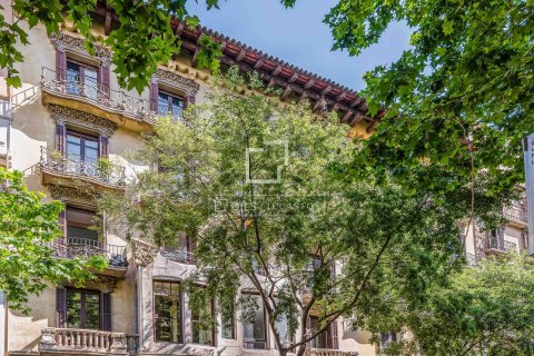 Apartment for sale in Barcelona, Spain 6 bedrooms, 179 sq.m. No. 192622 - photo 5