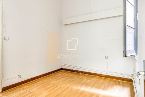 Apartment for sale in Barcelona, Spain 6 bedrooms, 179 sq.m. No. 192622 - photo 29