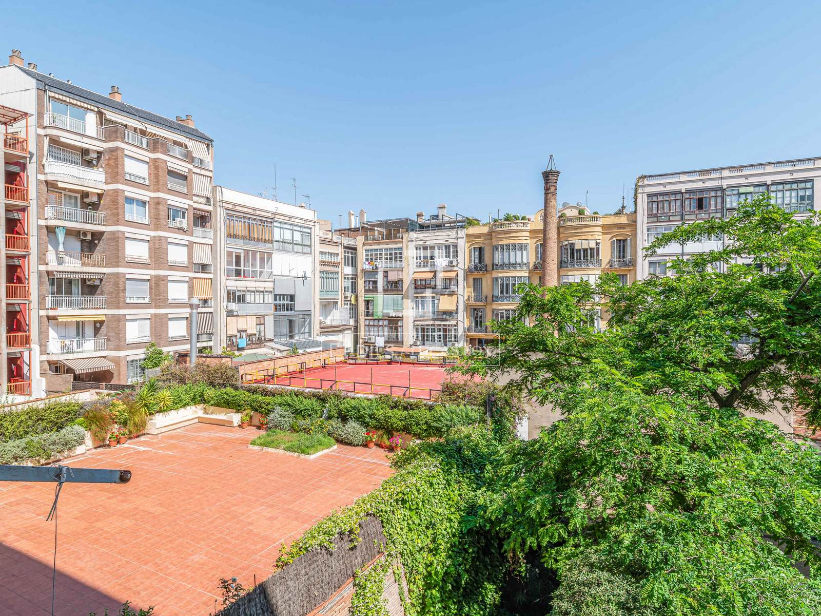 Huoneisto Barcelona, Espanja 6 makuuhuonetta, 179 m2 No. 192622